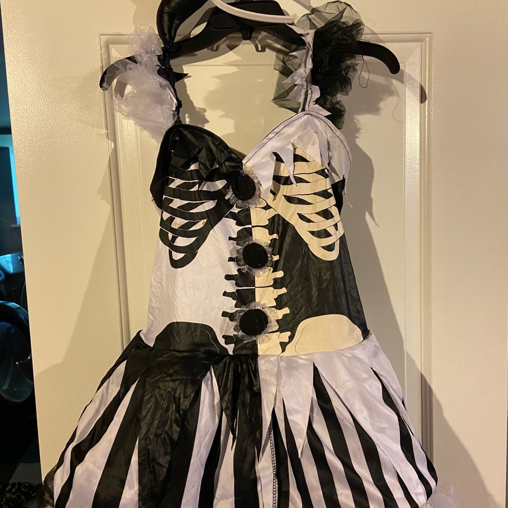 Super cute skeleton costume